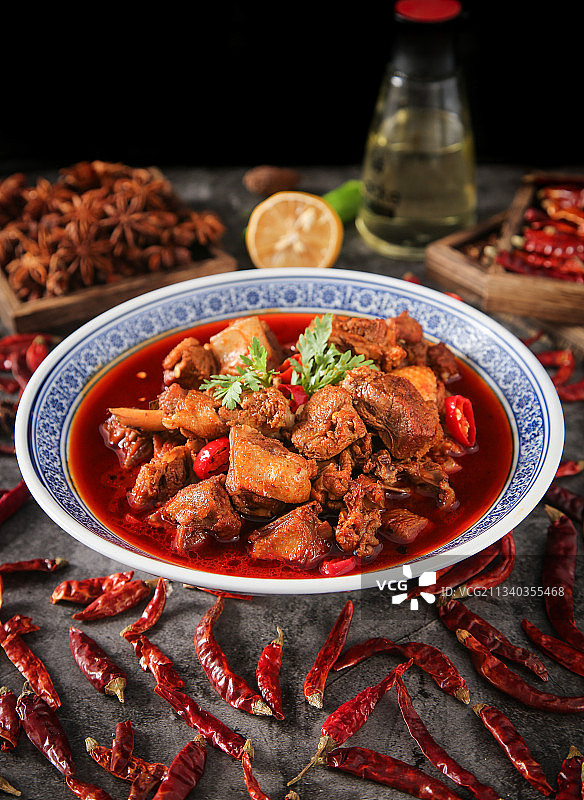 碗里装着红烧鸡图片素材