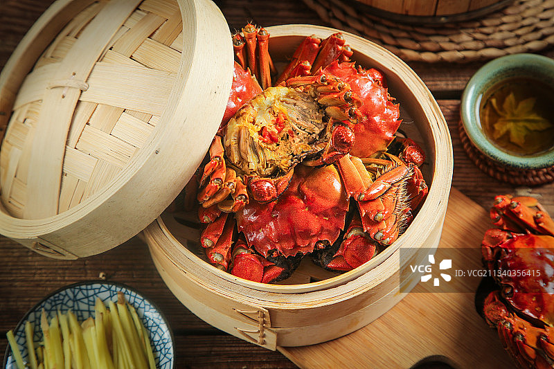 蒸笼里的熟螃蟹图片素材