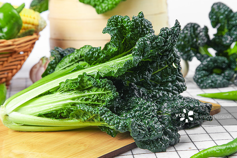 木板上放着泡泡青图片素材