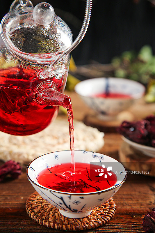杯子里装着洛神花茶图片素材