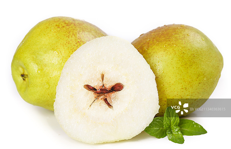 白底上放着新疆库尔勒香梨图片素材