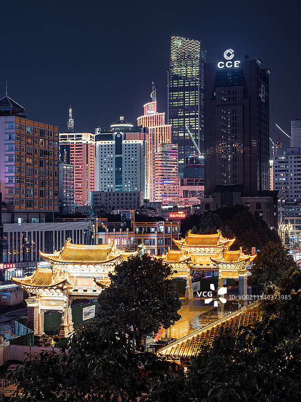 昆明地标金马坊和恒隆广场图片素材