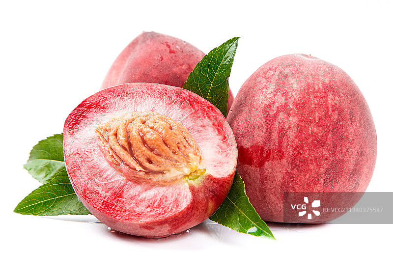 浅底上放着桃子图片素材