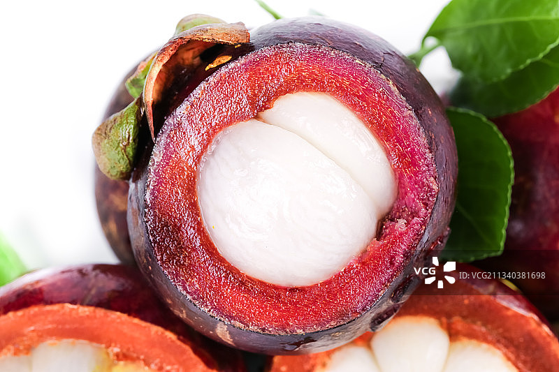 新鲜的泰国进口山竹放在白底上图片素材