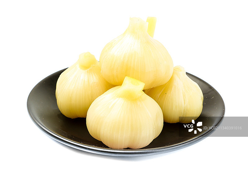 白底上放着一盘糖蒜图片素材