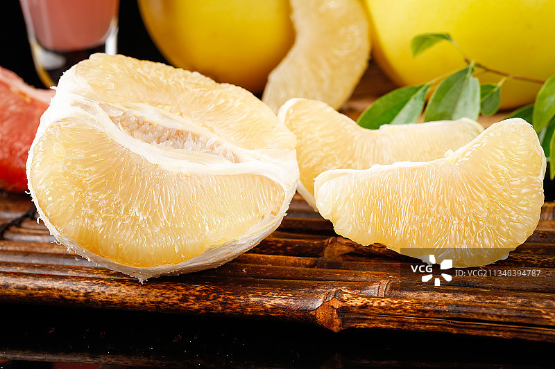 深底上的平和水晶蜜柚图片素材