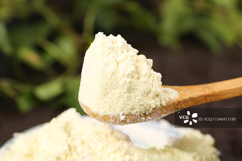 勺子里的奶粉图片素材