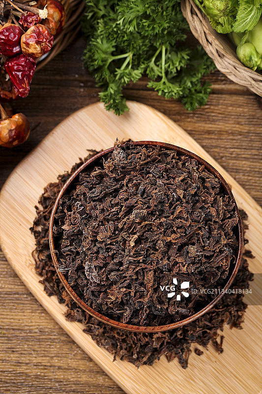 盘子里装着手工梅菜图片素材