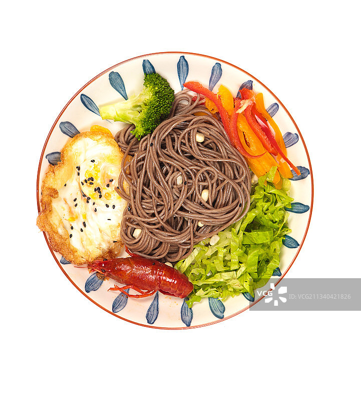 白底上放着一盘鸡蛋荞麦面图片素材