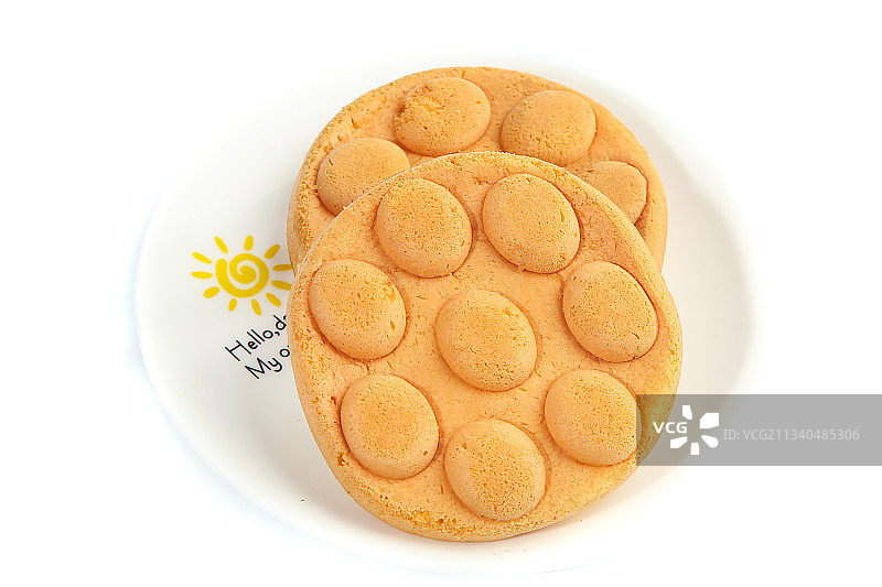 白底上放着一盘鸡蛋仔蛋糕图片素材