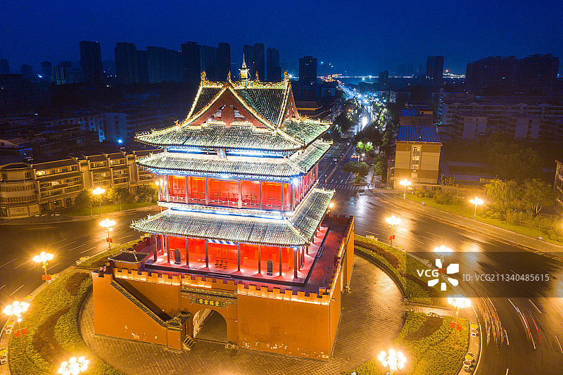山西省临汾市尧都区鼓楼临汾鼓楼的夜景图片素材