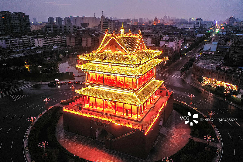 山西省临汾市尧都区鼓楼临汾鼓楼的夜景图片素材