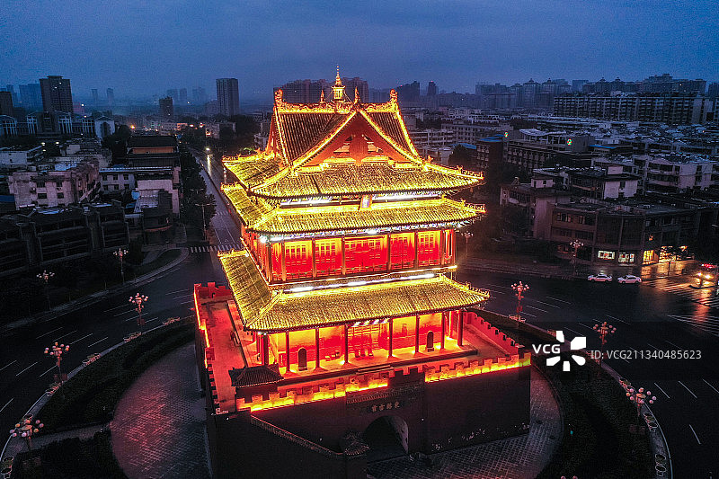 山西省临汾市尧都区鼓楼临汾鼓楼的夜景图片素材