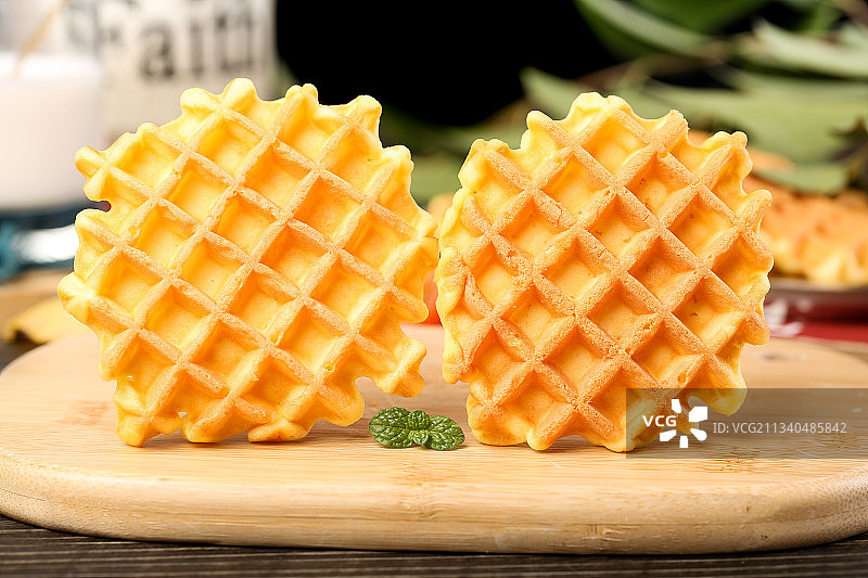 木底上的华夫饼图片素材