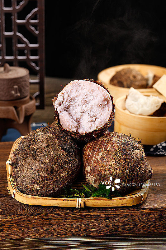 篮子里放着芋头图片素材