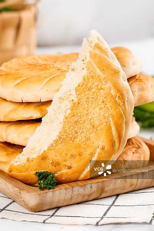 白格子底上的河南吊炉烧饼图片素材