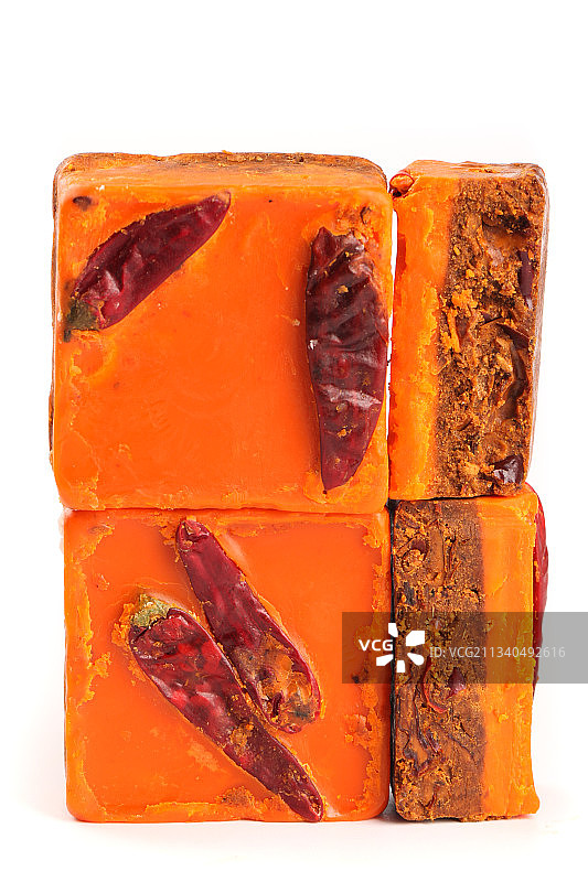 白底上放着麻辣火锅底料图片素材