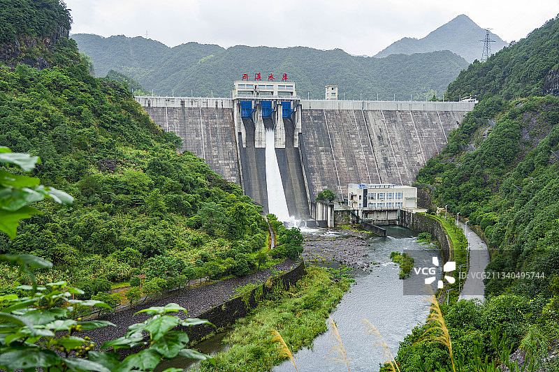 水库泄洪图片素材