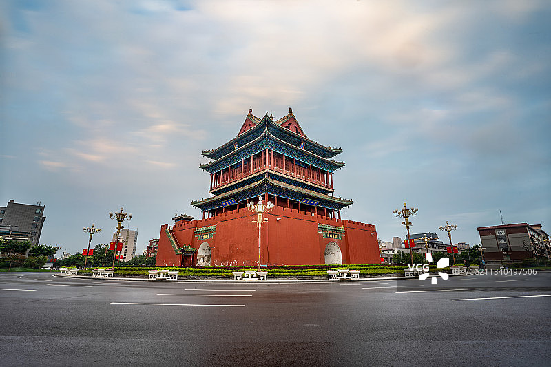 山西省临汾市尧都区鼓楼的清晨图片素材