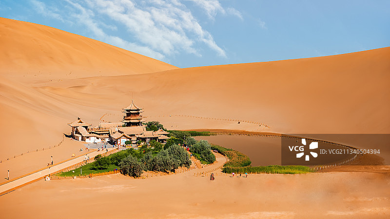 鸣沙山月牙泉图片素材