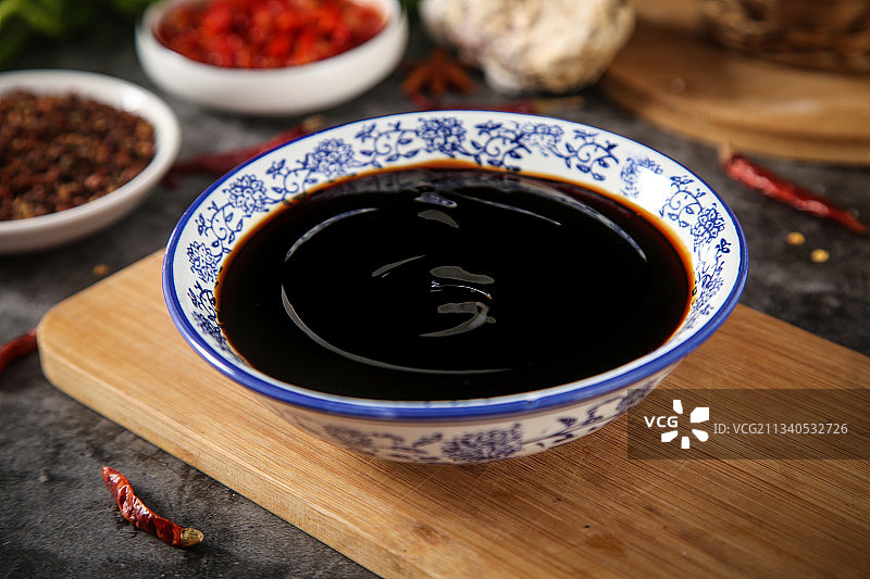 盘子里的蚝油图片素材