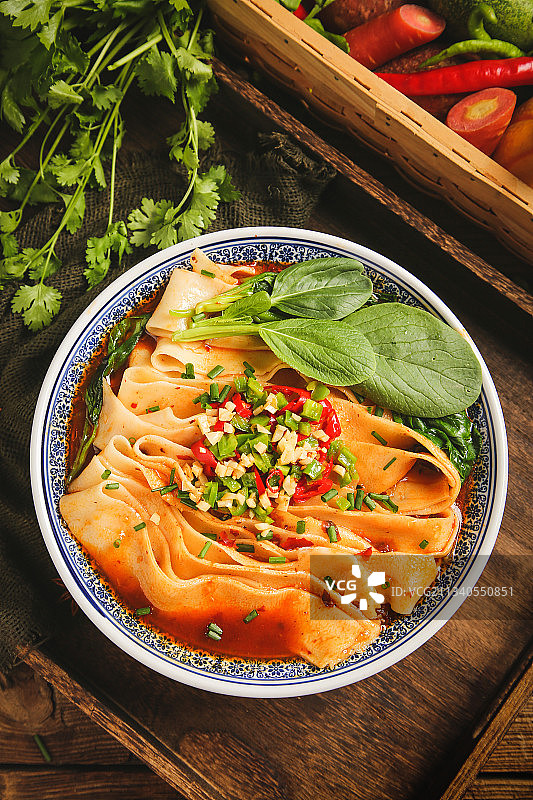 碗里装着手擀面图片素材