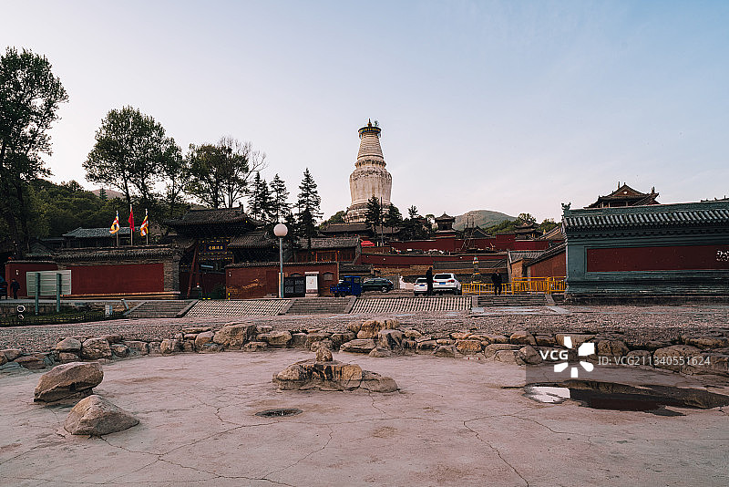 山西五台山寺庙佛塔建筑景观图片素材