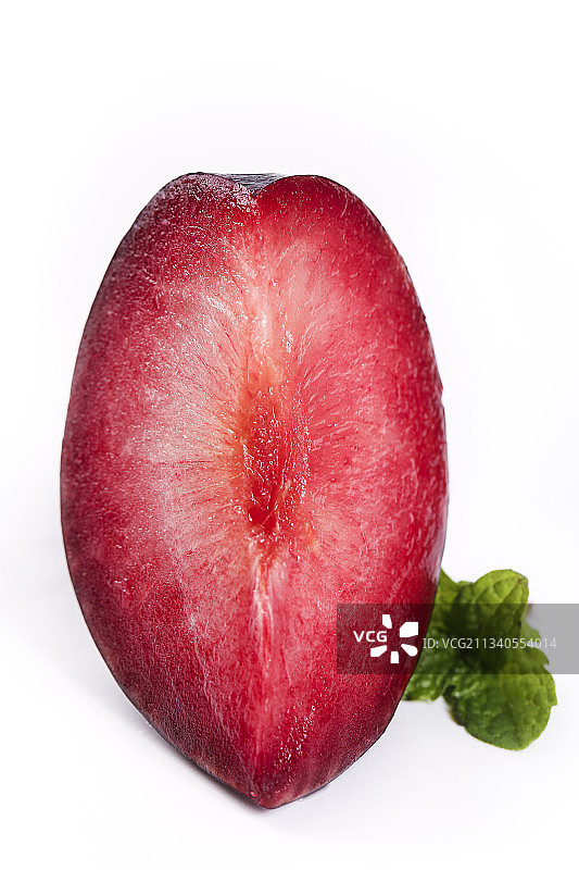 白底上放着智利进口恐龙蛋图片素材