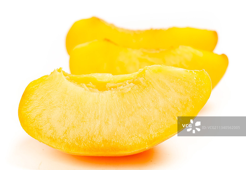 白底上摆放着砀山黄桃图片素材