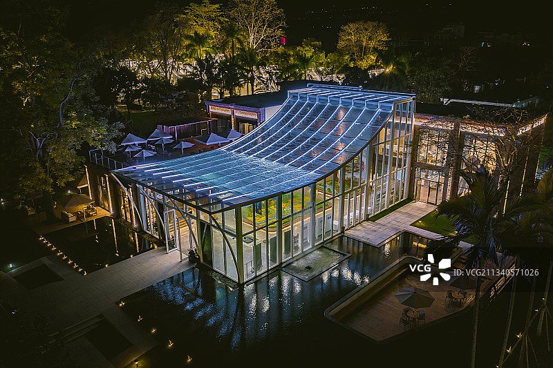 特色建筑玻璃房夜景图片素材