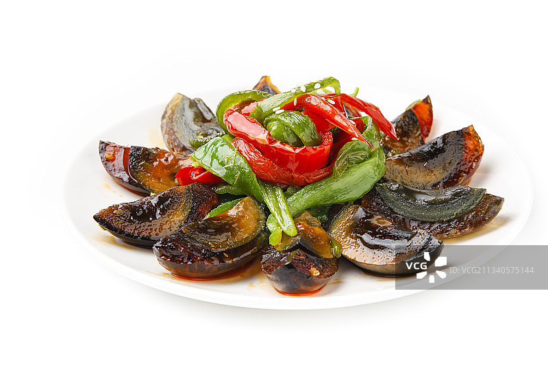 一盘皮蛋放在白底上图片素材