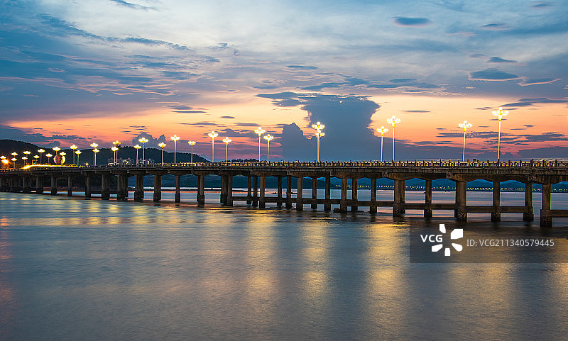 日落下的跨海大桥图片素材