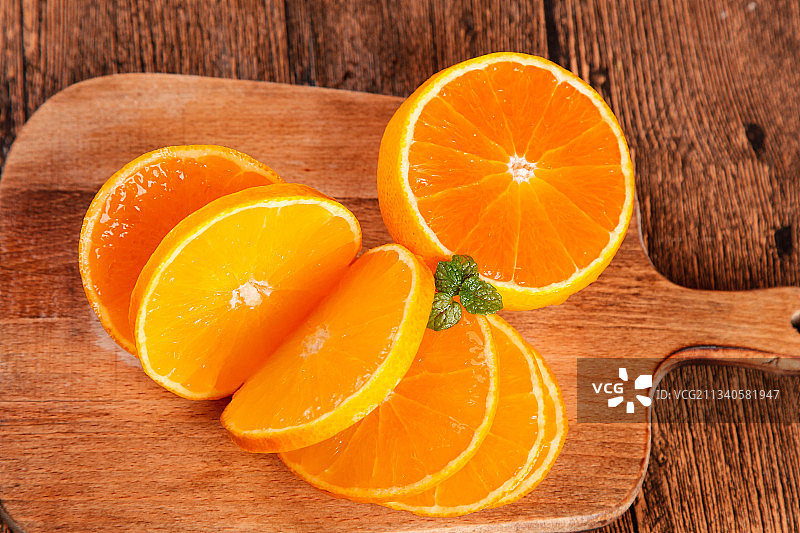 木底上放着果冻橙图片素材
