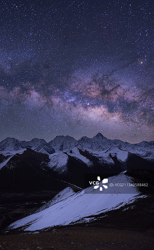 银河下的雪山图片素材