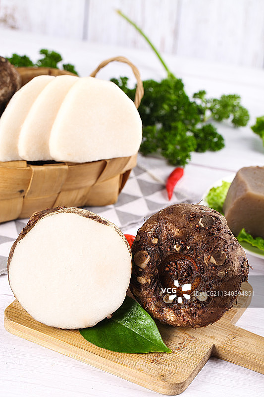 木底上的贵州生魔芋图片素材