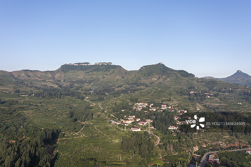 航拍山东省临沂市沂蒙山地质公园夏季风景图片素材