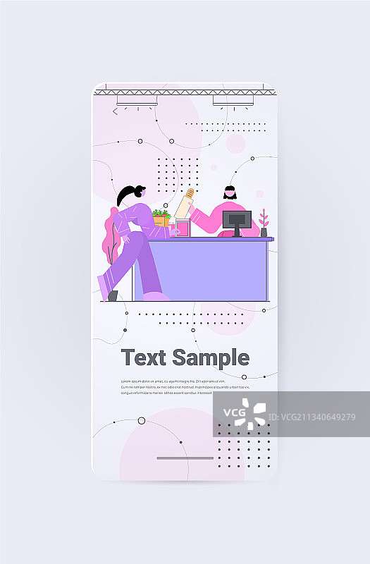 女人在超市收银台购买食品杂货图片素材