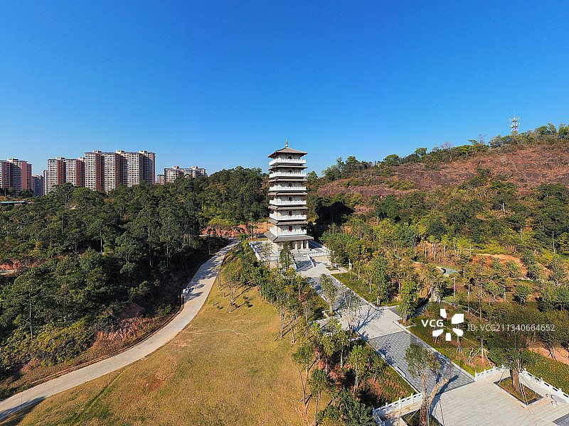 广东省惠州市大亚湾虎头山公园航拍七层塔图片素材