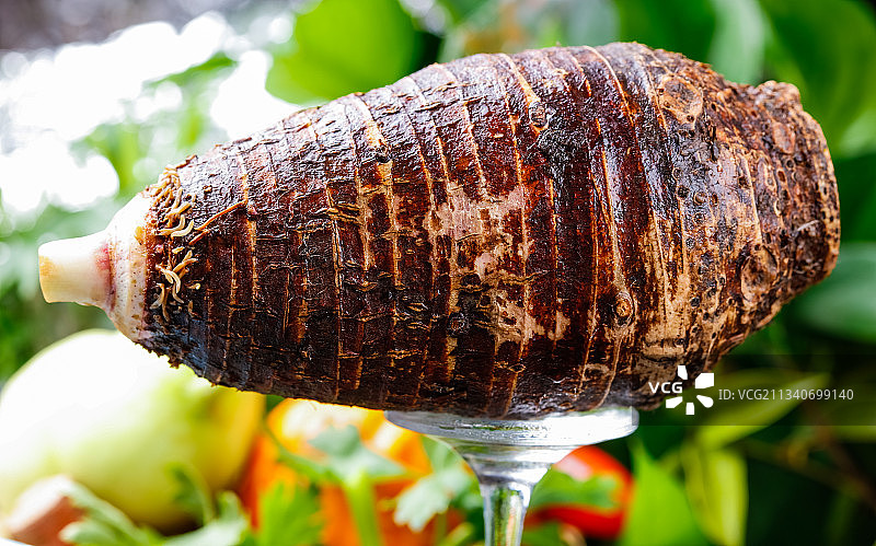 高脚杯底座上放着香芋图片素材