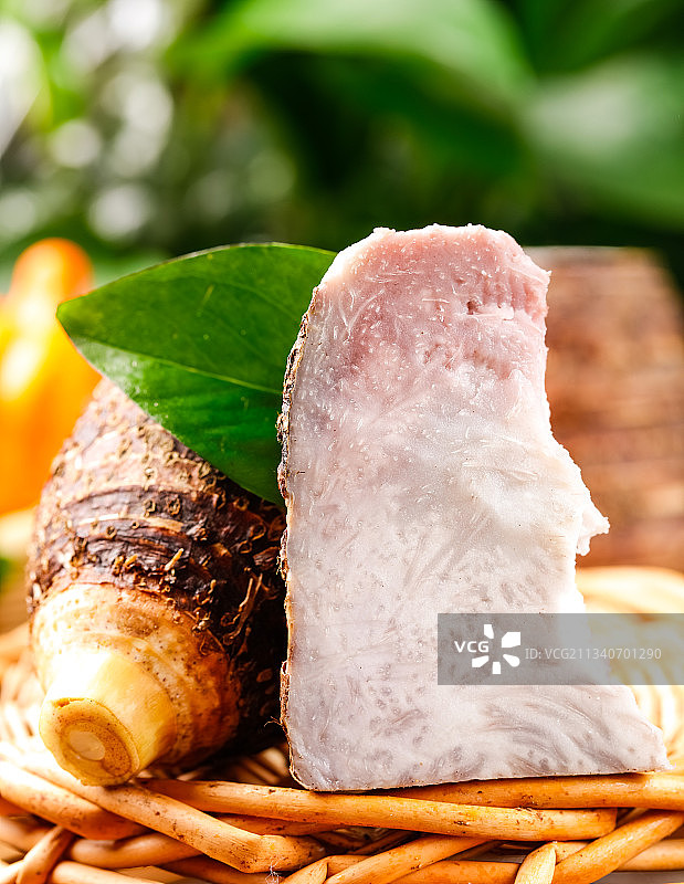 篮子上的芋头果肉图片素材