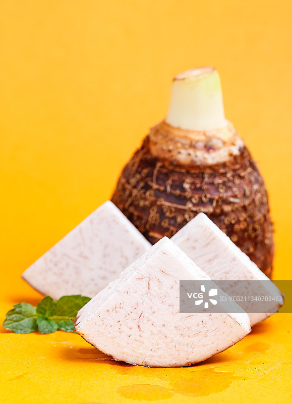 黄底上的香芋切块图片素材