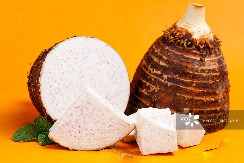 黄底上放着香芋图片素材