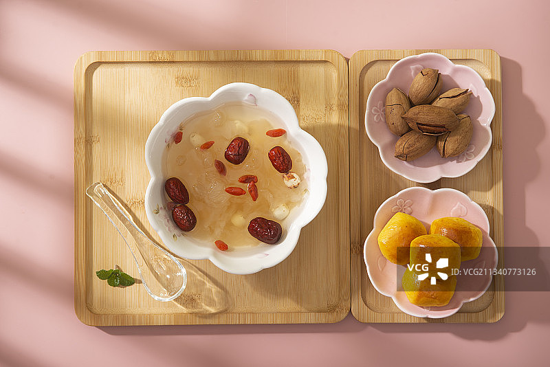 银耳红枣莲子粥图片素材