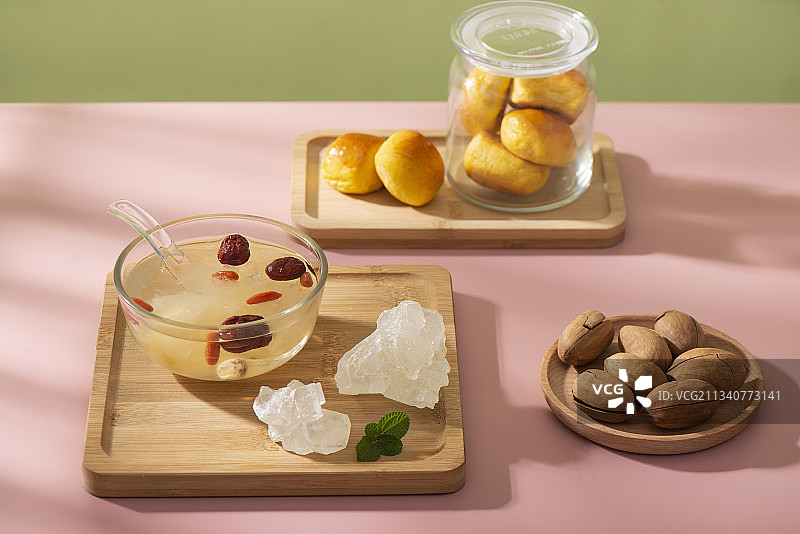 银耳红枣莲子粥图片素材