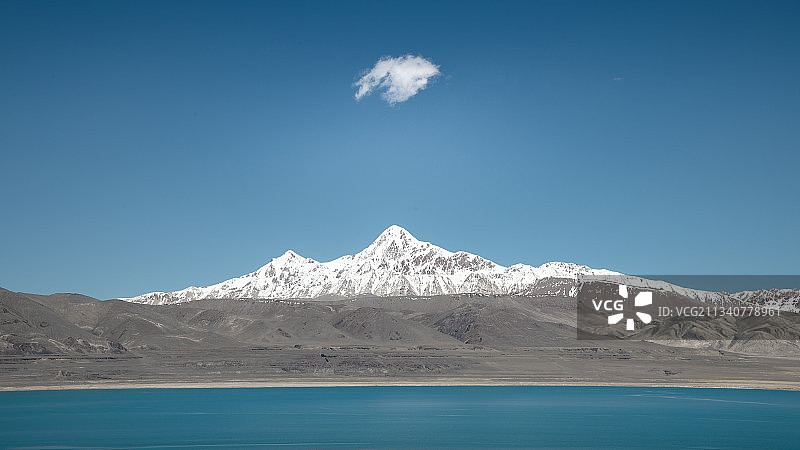 西藏龙木措雪山图片素材