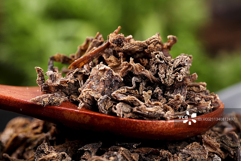 勺子上的干菜图片素材