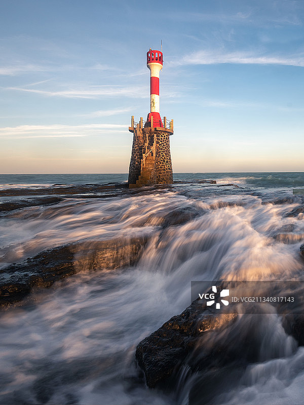 灯塔礁石图片素材