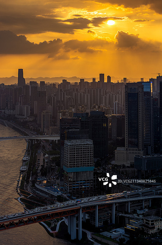 重庆市渝中区长滨路晚霞日落嘉陵江重庆城市层次建筑火烧云图片素材