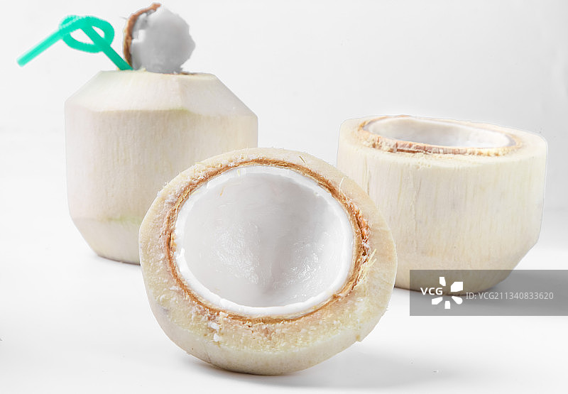 白底上青椰子图片素材