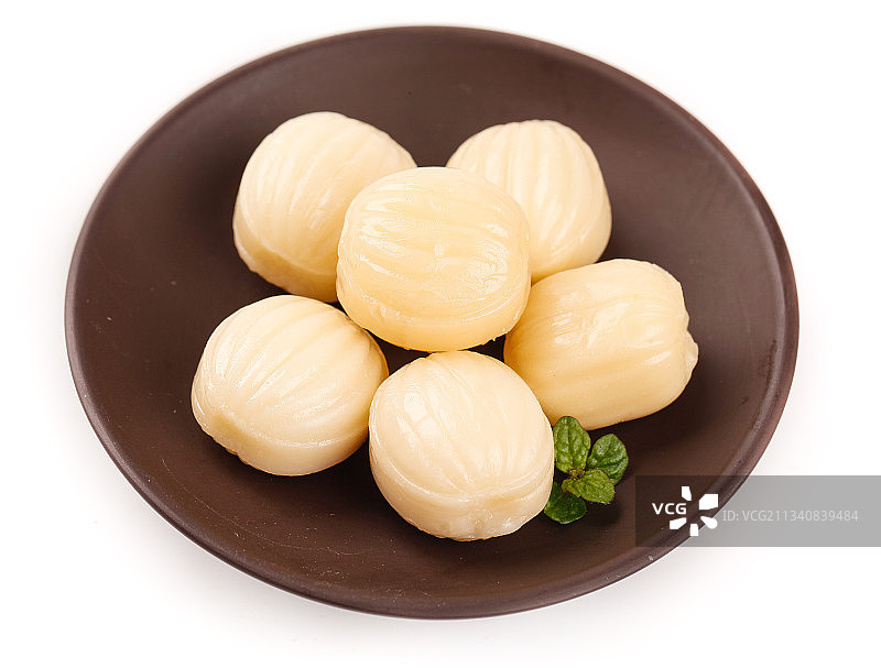 碟子里装着奶糖图片素材